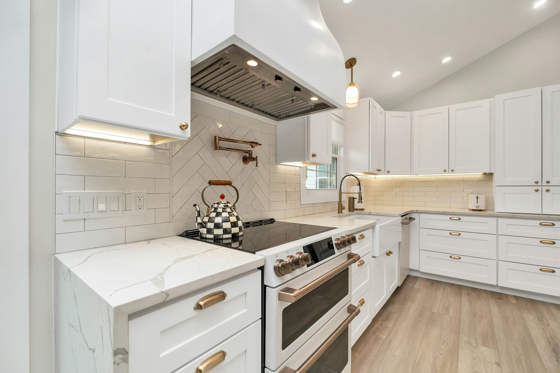 Cabinet package for a contractor-led kitchen project